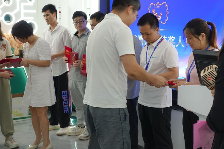 部门优秀员工，奖品黄金金钞（999.9足金） (1).JPG