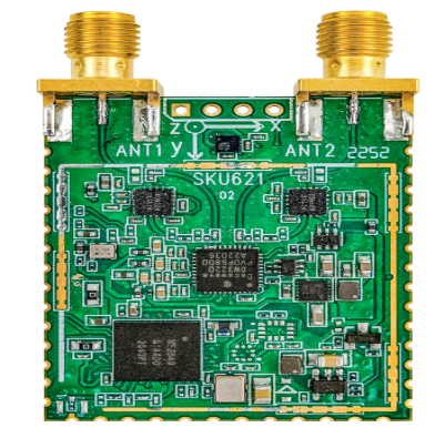 UWB?？榧际跞绾沃厮芪奕嘶夷诘己叫录驮?/></p><p><br/></p><p><strong>　　告别“睁眼瞎”：室内导航的痛点与破局</strong></p><p>&nbsp;</p><p>　　室内空间结构复杂，GPS信号微弱甚至完全失效，使得无人机面临精准定位、稳定悬停和自主避障的巨大挑战。光流、激光雷达等技术虽能部分解决，但在动态环境、长距离或需要绝对坐标的场景下，往往存在精度不足、易受干扰或成本高昂的瓶颈。行业亟需一种能够提供厘米级、高可靠、低延迟的绝对位置信息的技术，UWB正是在这一背景下脱颖而出，成为开启无人机室内智能化大门的金钥匙。</p><p>&nbsp;</p><p><strong>　　UWB：为无人机装上“室内GPS”</strong></p><p>&nbsp;</p><p>　　UWB技术并非新技术，但其在精准测距领域的独特优势正完美契合无人机室内导航的需求。它通过发送和接收纳秒级的极窄脉冲进行通信，而非传统通信技术的连续载波。</p><p>　　这为其带来了三大核心优势，堪称无人机室内应用的“黄金搭档”：</p><p>　　1、厘米级超高精度：UWB的极高时间分辨率使其测距精度可达10-30厘米，远超Wi-Fi、蓝牙等技术。无人机借此可实现精准的定点悬停、物资投递和机械操作，作业可靠性倍增。</p><p>　　2、极强的抗干扰能力：UWB信号宽频谱、低功率，犹如在嘈杂的市场上用摩斯密码对话，极易被识别且几乎不干扰其他设备。在充满电磁噪声的工业环境中，它能确保定位信号稳定不中断。</p><p>　　3、极低的时间延迟：UWB的实时性极高，数据传输延迟仅为毫秒级。这使得无人机飞控系统能够近乎实时地获取自身位置信息，并做出快速调整，飞行控制更加灵敏、安全。</p><p>&nbsp;</p><p><strong>　　赋能千行百业：UWB无人机应用场景全景图</strong></p><p>&nbsp;</p><p>　　凭借这些技术优势，UWB导航无人机正在多个领域大放异彩：</p><p>　　◆ 
智能仓储与物流：在数万平米的智慧仓内，无人机依托UWB定位系统，可自主进行盘点、巡检、分拣和跨区域运输，全程无需人工干预，效率提升惊人，是实现“黑灯仓库”的关键一环。</p><p>　　◆ 
工业巡检与安全：在石化厂、变电站、大型车间等危险场景，搭载UWB的无人机可沿预设路线进行毫米级精准飞行，近距离检测设备缺陷，保障人员安全，降低运维成本。</p><p>　　◆ 
应急救援与公共安全：在火灾、地震等导致建筑结构不明的灾害现场，救援人员可利用UWB无人机快速构建室内定位网络，绘制实时三维地图，精准定位被困人员生命体征，为救援争分夺秒。</p><p>　　◆ 未来科技与体验：在大型展馆、文旅景区，UWB无人机可实现令人惊叹的室内编队飞行表演，为观众带来前所未有的沉浸式视觉盛宴。</p><p>&nbsp;</p><p><strong>　　精准定位，智驭无限空间</strong></p><p>&nbsp;</p><p>　　UWB技术正以其无可替代的精准性与可靠性，成为无人机突破空间限制、解锁室内应用潜力的核心引擎。它不仅是技术的革新，更是生产力、安全性与想象力的巨大飞跃。</p><p>　　随着物联网与5G技术的深度融合，UWB无人机定位导航解决方案将更加成熟与普及，赋能更多行业迈向智能化、自动化的新未来。选择UWB，就是选择为您的无人机赋予一双洞察室内的“慧眼”，让我们共同智驭这片全新的无限空间!</p>                </div>
                <div   id=